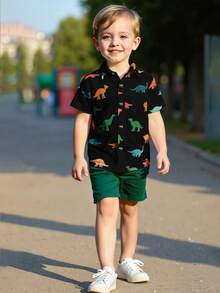 两件套男童恐龙印花短袖衬衫和短裤套装，舒适休闲夏季服装