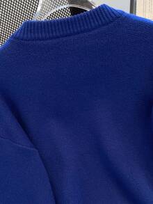 Pull ample en tricot à col rond, manches longues, couleur unie. Écharpe rayée contrastée de style casual marin pour l'automne/hiver