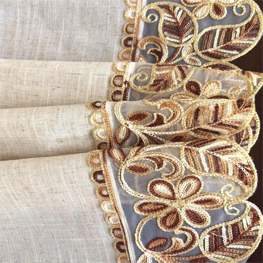 1件优雅乡村风涤纶桌旗，饰有精致的3D立体花卉蕾丝刺绣和精致滚边 - 米色涤纶长方形桌旗，适用于家居装饰、厨房、餐厅、室内/室外庆典、野餐、派对和婚礼，户外桌布，精致刺绣，装饰面料，贴合式桌布 - 亞麻色 - 查看 1