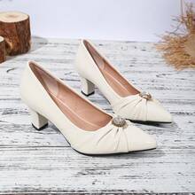 Eleganti décolleté con applicazioni di cristalli in stile europeo, scarpe da pendolare con tacco chunky e punta affusolata in avorio, décolleté con tacco alto e texture goffrata in stile vintage americano - Beige - Visualizzare 17
