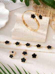 1 Set Of Women Jewelry Includes 1 Necklace With Lucky Five-Leaf Clover Pendant, 1 Bracelet, 1 Pair Of Earrings, 1 Ring, 1 Bangle Valentine's Day Accessories