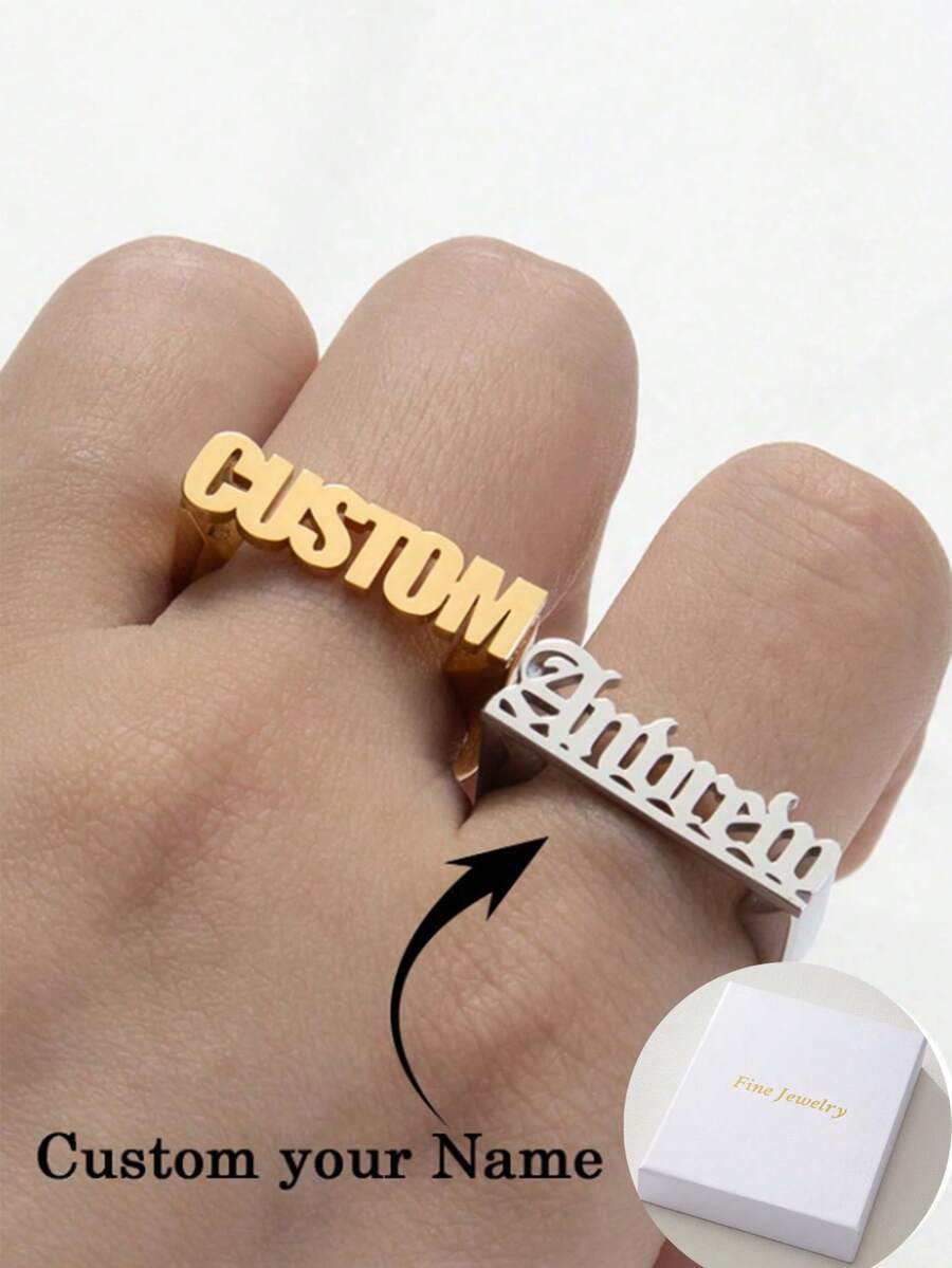 Nhẫn khắc tên theo yêu cầu, trang sức thời trang cá nhân hóa. Thiết kế tối giản, hoàn hảo làm quà tặng sinh nhật, quà tặng dự tiệc, quà Giáng sinh, quà tặng cho phù dâu hoặc quà kỷ niệm.