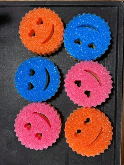 3块装爱心笑脸多功能双层温感清洁海绵。可爱又强力去污，双面厨房海绵 - 温感感应，不刮伤表面，适用于餐具等清洁。 - 多表面海绵架，适合现代厨房水槽，用于餐具清洁。