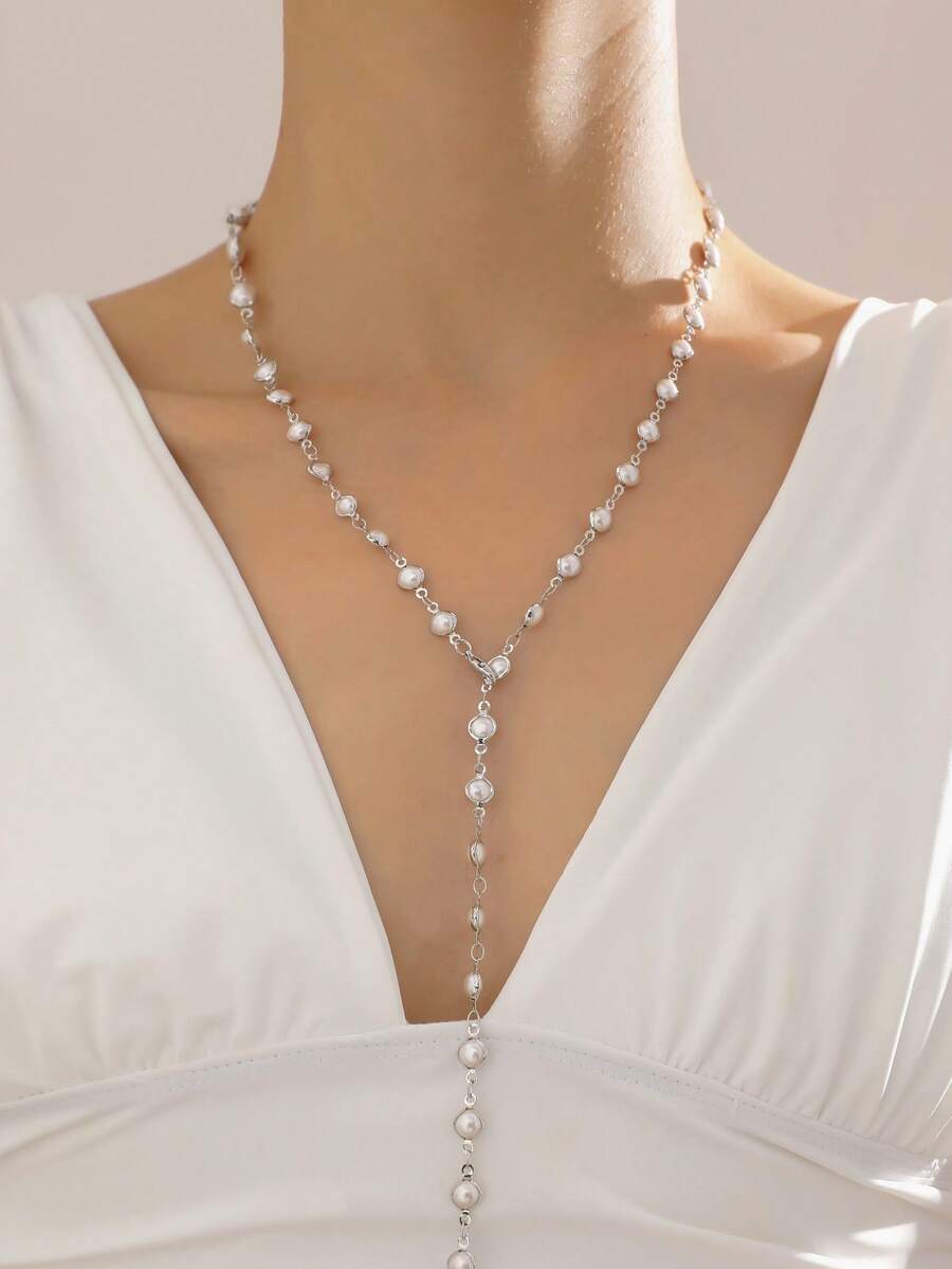 قلادة طويلة على شكل Y مزينة بخرز اللؤلؤ الاصطناعي للنساء، باللون الفضي، بطراز بوهيمي، قلادة أنيقة وعصرية متعددة الطبقات، مناسبة للارتداء اليومي والحفلات وكهدية عيد الحب