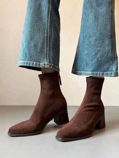 复古棕色踝靴，绒面革高跟修身靴，粗跟，后拉链，保暖有弹性，秋冬季，酒红色鞋跟