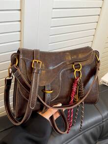 1 Bolsa de Ombro Feminina Retrô Assimétrica Decorativa, Bolsa Transversal Versátil em PU com Pingente de Acessório - Castanho - Ver 3