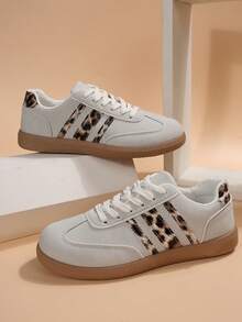 女士PU拼接豹纹撞色圆头平底防滑系带休闲舒适简约运动鞋，适合日常穿着和校园风格 - 灰色 - 查看 2