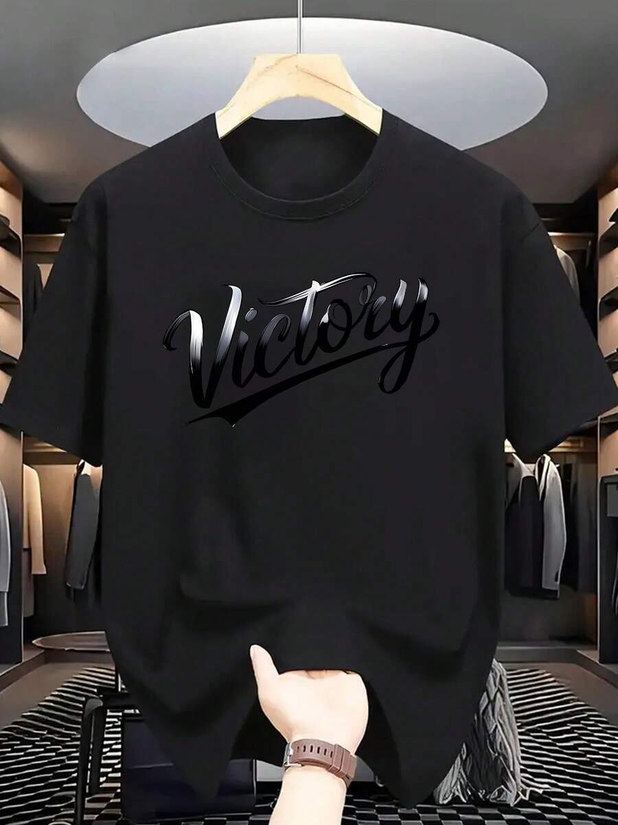 Camiseta gráfica casual de verano para hombres - Manga corta, cuello redondo, estampado "Victory", mezcla de poliéster ligero, ajuste regular, lavable a máquina, camiseta de uso diario | Camiseta de cuello redondo | Tela elástica - Negro - Ver 1