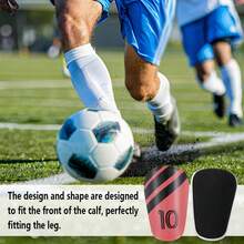1双迷你大师黑粉色10号足球护腿板，成人夹式护腿器 - 加厚耐用迷你足球护腿板，适合所有季节