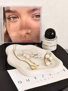 Khay đựng đồ trang trí, lý tưởng để đựng đồ dùng phòng tắm, đựng đồ dùng tắm, điện thoại, trang sức và đồ trang trí. Cũng thích hợp làm đồ trang trí phòng, đầu giường, mặt bàn hoặc tủ trang trí lối vào. Tuyệt vời làm quà tặng tiệc tùng, sinh nhật và tân gia. - Nhiều màu - Xem 5