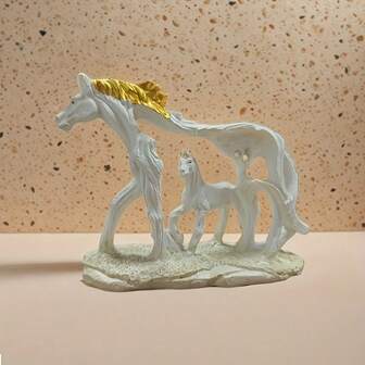 1件树脂材质的母马和小马驹摆件，适合摆放在办公桌上，可作为礼物或纪念品。