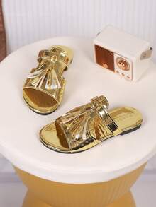 Mẫu giày thời trang mới năm 2026 cho trẻ em, kiểu dáng có tua rua và đế bằng, sandal liền thân, thiết kế thanh lịch, đơn giản, phù hợp cho mùa hè. - Vàng - Xem 4