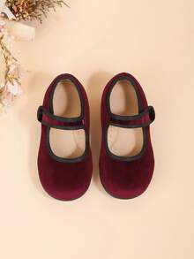 Elegant And Simple Velvet Flat Shoes For Little Girls, Suitable For Indoor Parties Or Christmas Parties To Pair With Dresses - Red - View 2