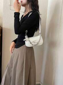 Bolso cuadrado personalizado de moda para mujer, bolso de cámara, material de PU, decoración de estrella de metal, decoración de cadena, decoración de bola, estilo atrevido, vibra metálica Y2K, adecuado para uso diario, viaje al trabajo, billetera, regalo para amigos, vacaciones, bolso de hombro para damas - Blanco - Ver 3