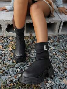 Women's Thick Sole Pleated Side Zipper Rhinestone Buckle Design Fashion Ankle Boots, New Arrival Autumn/Winter 2025, Warm Thermal Lining, Retro Pleated Stacked Heel Boots, Maillard Riding Boots, British Style Boots - Black - View 3