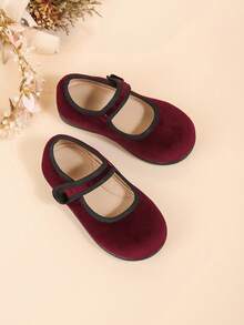 Elegant And Simple Velvet Flat Shoes For Little Girls, Suitable For Indoor Parties Or Christmas Parties To Pair With Dresses - Red - View 4
