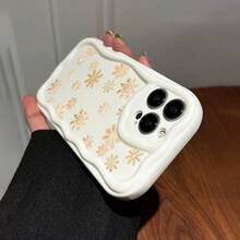 Una funda para teléfono con un patrón de copo de nieve dorado resistente a impactos, una funda de protección creativa personalizada y elegante, con protección contra golpes y caídas, duradera y resistente a las manchas, compatible con XR/X/XS/XS Max.|11/11 Pro/11 Pro Máx|12/12 Pro/12 Pro Máx| 13/13 Pro/13 Pro Max.| 14/14 Pro/14 Plus/14 Pro Máx.| 15/15 Pro Max/15 Pro/15 Plus| 16/16 Pro/16 Pro Max/16 Plus| 17/17 Pro/17 Pro Max/17 Air Esperando modelos de .Estilo crema, éxito de  de moda, nuevo modelo 2025, regalo ideal para familiares, amigos, mujeres y hombres - Blanco 1220 - Ver 4