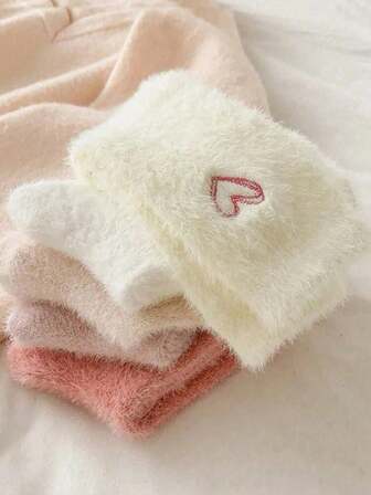 1 Pair Heart Shaped Pattern Fluffy Women Crew Socks, Heart Thermal Socks, Super Thick Soft & Comfortable, Suitable For Autumn/Winter, Ideal Gifts For Valentine's Day & Christmas