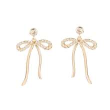 1件时尚可爱的金银蝴蝶结精致耳环，镶嵌锆石耳环，18k镀金，不易氧化，展现女性的活力与魅力。适合社交、宴会、音乐节，以及妻子、母亲和女友的日常佩戴。女士珠宝。 - 蝴蝶結耳釘 - 查看 11
