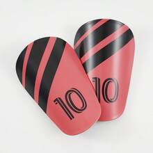 1双迷你大师黑粉色10号足球护腿板，成人夹式护腿器 - 加厚耐用迷你足球护腿板，适合所有季节