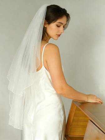 A Simple, Double-Layered Bridal Veil, Reaching To The Fingertips, A Classic And Versatile Women'S Wedding Accessory.