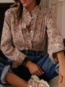 涤纶全印花纽扣褶裥下摆女式衬衫，适合日常、约会、旅行、春夏穿着。