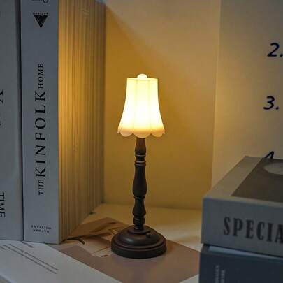 Mini Retro Floor Lamp With Doll Motif, European Style Table Lamp, Desk Decoration.