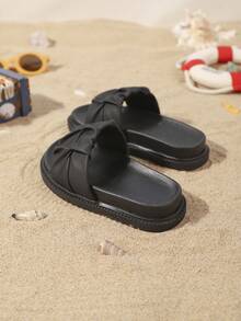 Pantuflas de moda para niños, nuevas sandalias planas de verano con suela gruesa, diseño plisado, puntera redonda, estilosas y cómodas - Negro - Ver 3