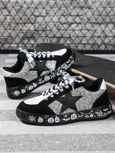 男士黑色休闲派对鞋，饰有银色闪光和黑色星星，EVA南瓜涂鸦鞋底，舒适百搭的低帮系带男士滑板鞋，男女皆宜，适合日常穿着和作为礼物。
