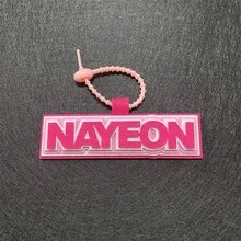 TWICE 包包挂饰，名字包包吊坠，背包装饰，无纺布挂绳，钥匙扣，粉丝周边，闺蜜礼物，生日/节日礼物 - 彩色 - 查看 10
