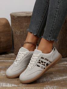 女士PU拼接豹纹撞色圆头平底防滑系带休闲舒适简约运动鞋，适合日常穿着和校园风格 - 灰色 - 查看 3