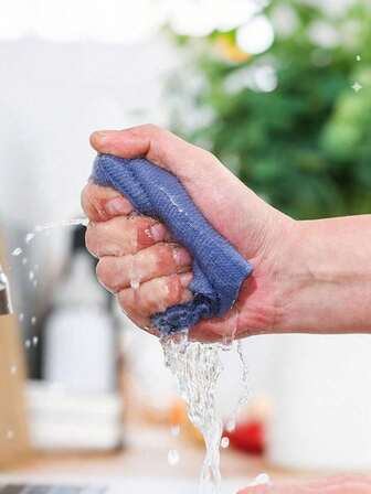 Cada caja contiene 20 toallas de papel desechables para la cocina, un elemento imprescindible para personas prácticas. Se pueden usar como toallas de papel de cocina, paños de limpieza súper absorbentes y toallas de papel para el hogar.