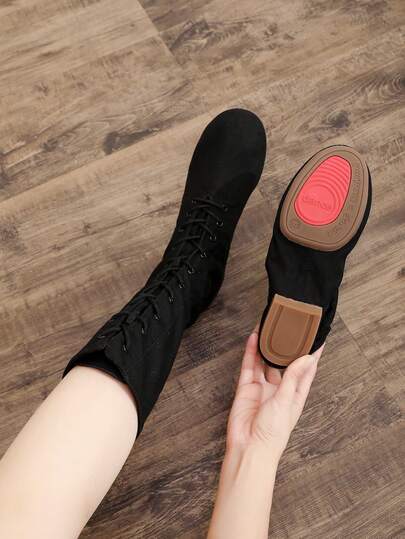 新款时尚女士高帮舞蹈鞋，黑色低跟爵士舞鞋，1厘米鞋跟，系带帆布室内/室外橡胶运动鞋，鞋筒高度26厘米，适用于芭蕾舞、萨尔萨舞、现代舞练习、舞蹈表演、舞厅等场合，舒适、柔软、轻便、透气。