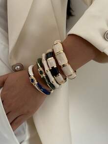 复古奢华镀金珐琅多色宽扁夸张个性化手镯，适合时尚女性，可用于夜店、音乐节、派对、单身派对、新娘送礼会、毕业典礼和日常佩戴，是波西米亚风爱好者的珠宝礼物。 - 彩色 - 查看 3