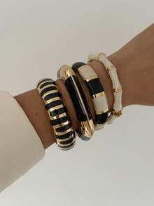 复古奢华镀金珐琅多色宽扁夸张个性化手镯，适合时尚女性，可用于夜店、音乐节、派对、单身派对、新娘送礼会、毕业典礼和日常佩戴，是波西米亚风爱好者的珠宝礼物。 - 彩色 - 查看 7