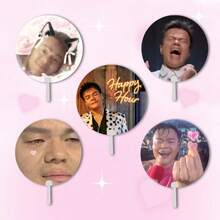 JYP Meme 趣味迷你粉丝 DIY 钥匙扣 | Happy Hour 专辑周边 | KPOP 粉丝收藏包包挂饰礼物 - 彩色 - 查看 1