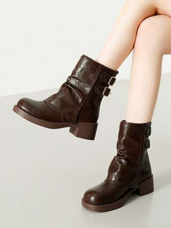 女士黑色时尚靴，新款搭扣绑带小众欧美风厚底牛仔靴，褶皱机车靴，修身复古机车靴，棕色