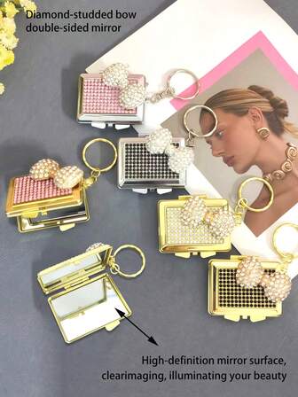 1个迷你水钻双面镜，新款热销奢华闪亮蝴蝶结水钻长方形双面化妆镜，二合一水晶迷你化妆镜钥匙扣，多功能化妆镜钥匙扣挂件拇指大小便携折叠口红镜，适合随时随地补妆，闪亮水晶便携折叠化妆镜双面方形设计迷你手提包携带，价格实惠，圣诞礼物，化妆品，化妆工具，便宜好物，礼物，女士礼物，圣诞礼物