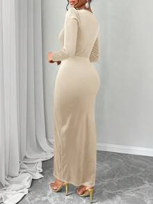 AIJ Amarilo 女式深V领泡泡袖裹身下摆天鹅绒连衣裙 - 杏色 - 查看 2