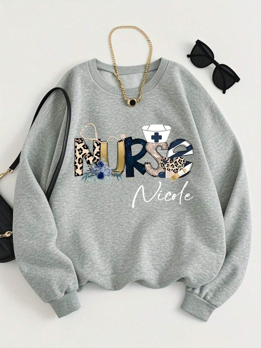 1Pc Women'S -Blended Nurse Nicole Graphic Sweatshirt - Leopard Print & Floral Stethoscope Design, Long Sleeve Round Neck Pullover For Nursing Professionals, Spring/Fall Casual Workwear, Comfortable & Stylish Apparel For Hospital Staff, Scrubs Alternative, Healthcare Clothing, Durable Material, Soft Fabric, Printed Sweater, Workwear Top, Healthcare Workers, Professional Women, Nurse Scrub Top, Crew Neck Sweatshirt For Women, Fall Sweatshirt For Women, Winter Clothe For Women, Fall Clothe Women's Minimalist Regular Fit Long Sleeve Sweatshirt - Casual Daily Outfits Top - 淺灰色 - 查看 1
