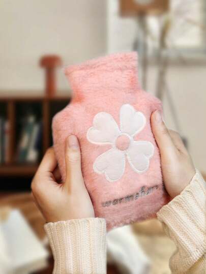 1个四叶草图案热水袋，冬季保暖，柔软舒适的绒毛内套，可拆卸盖子，使用方便，是开学季的理想用品，也是送给办公室、家人、商务旅行、圣诞节、新年和感恩节的礼物佳选，无论是送给朋友还是自用都非常合适。