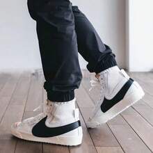 Nike 男款Blazer '77 Jumbo 防滑耐磨中幫板鞋 - 白黑 - 查看 11
