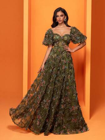 Vestido de noche extra largo con cuello de corazón de malla floral para mujer