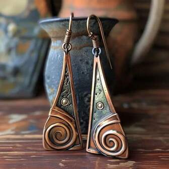 Pendientes colgantes de estilo bohemio y vintage para mujeres, con colgante geométrico en forma de triángulo personalizado con un patrón único en espiral, joyería de moda y versátil