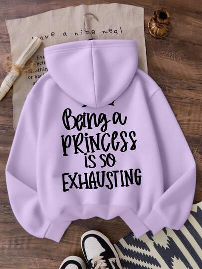 这款少女长袖连帽套头衫印有“做公主真累”的可爱图案，舒适时尚，休闲百搭，是秋冬新款上衣。适合上学、购物、日常穿着，也可作为礼物送给家人、女朋友或朋友。