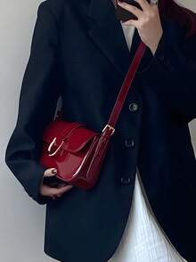 1pc Lacquered Polyurethane Leather Handbag For Women, Burgundy Baguette Bag, Y2K Babe Bag, Lacquered Mini Square Bag, Simple Mini Bag, Shoulder/Underarm Bag, Retro Mini Bag, Versatile Work Bag, Student Mini Square Bag, Retro Inspired Bag For Women, Fashionable Burgundy Bag - 酒紅色 - 查看 4