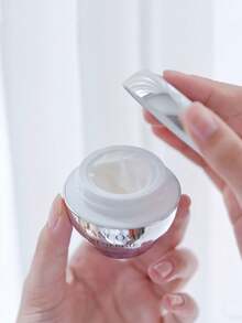 Lancôme 兰蔻[迷你] RENERGIE H.P.N. 300 肽超级面霜 15ml，蕴含透明质酸、300 肽和烟酰胺，有效淡化下脸部松弛、皱纹和暗斑