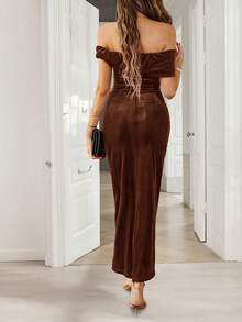 Đầm dự tiệc PoPoHouse dành cho nữ, hoàn hảo cho Ngày Valentine, những buổi hẹn hò lãng mạn, các bữa tiệc ngày lễ và các sự kiện cocktail. Chiếc đầm trễ vai gợi cảm, thoải mái và tôn dáng này có thiết kế xẻ tà phía trước, chất liệu nhung một vai, mang đến vẻ ngoài thanh lịch và thời trang. Thích hợp cho trang phục ngày lễ và trang phục mùa xuân của phụ nữ. - Nâu sẫm - Xem 2
