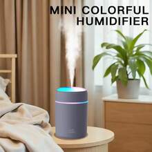 这款空气加湿器兼香薰机，可释放香氛（智能扩散并散发香味），改善室内或车内气味，产生水雾进行加湿，便携迷你，支持USB供电，配备7色变幻氛围灯，营造氛围。适用于汽车（兼容所有车型）、卧室、书桌和办公室。是圣诞节、万圣节和生日等节日的完美礼物。 - 多色A - 查看 5