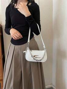 Bolso cuadrado personalizado de moda para mujer, bolso de cámara, material de PU, decoración de estrella de metal, decoración de cadena, decoración de bola, estilo atrevido, vibra metálica Y2K, adecuado para uso diario, viaje al trabajo, billetera, regalo para amigos, vacaciones, bolso de hombro para damas - Blanco - Ver 5